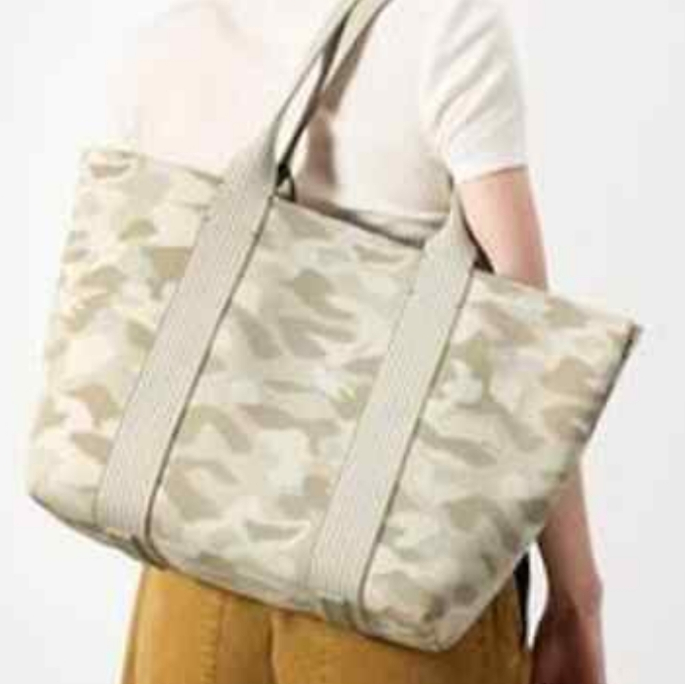 NWT Rothys Khaki Camo tote - Picture 2 of 10